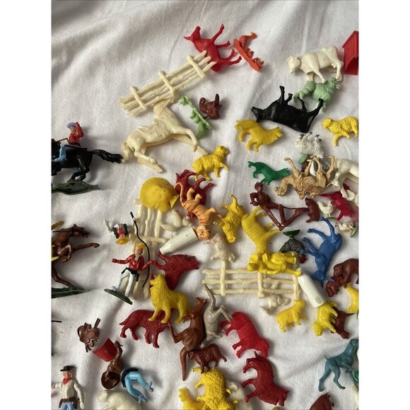 Vintage Rubber Plastic Cowboys Mix Indians Figure Collection LOT 1960's Animals - Picture 5 of 16